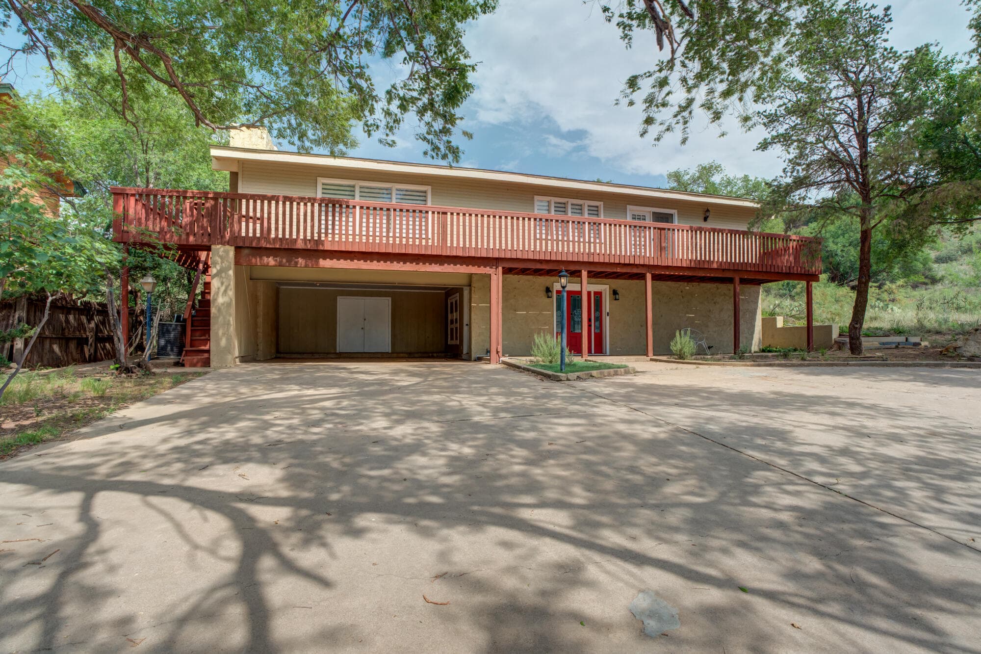 10 W Brookhollow Drive - Image 1
