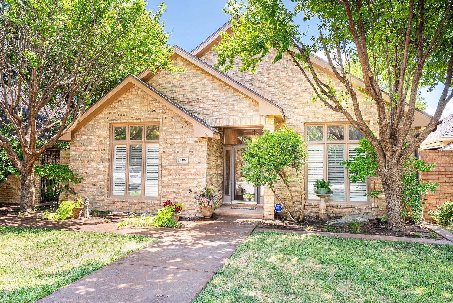 4209 97th Place - Image 1