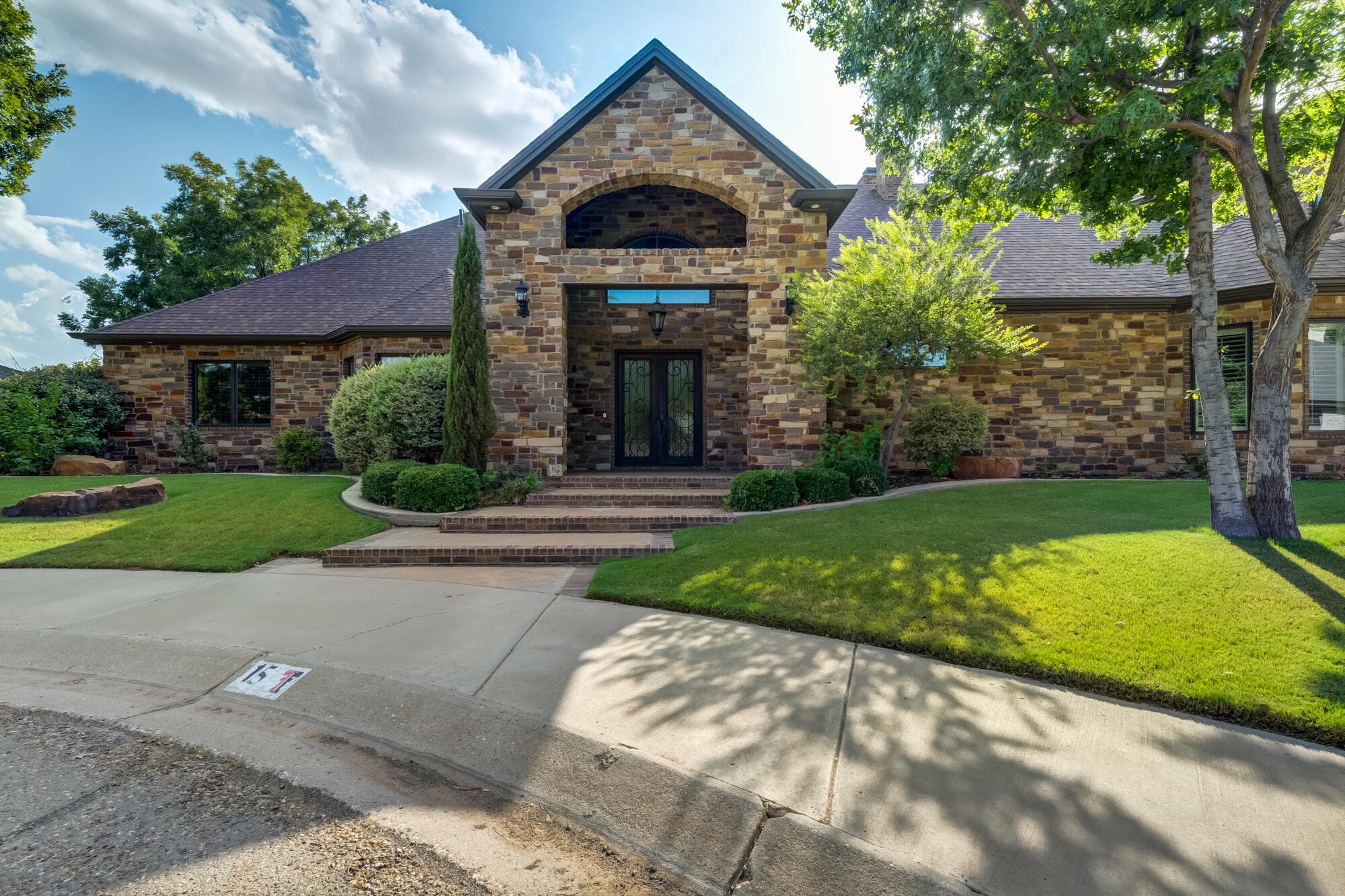 15 Whisperwood Circle - Image 1