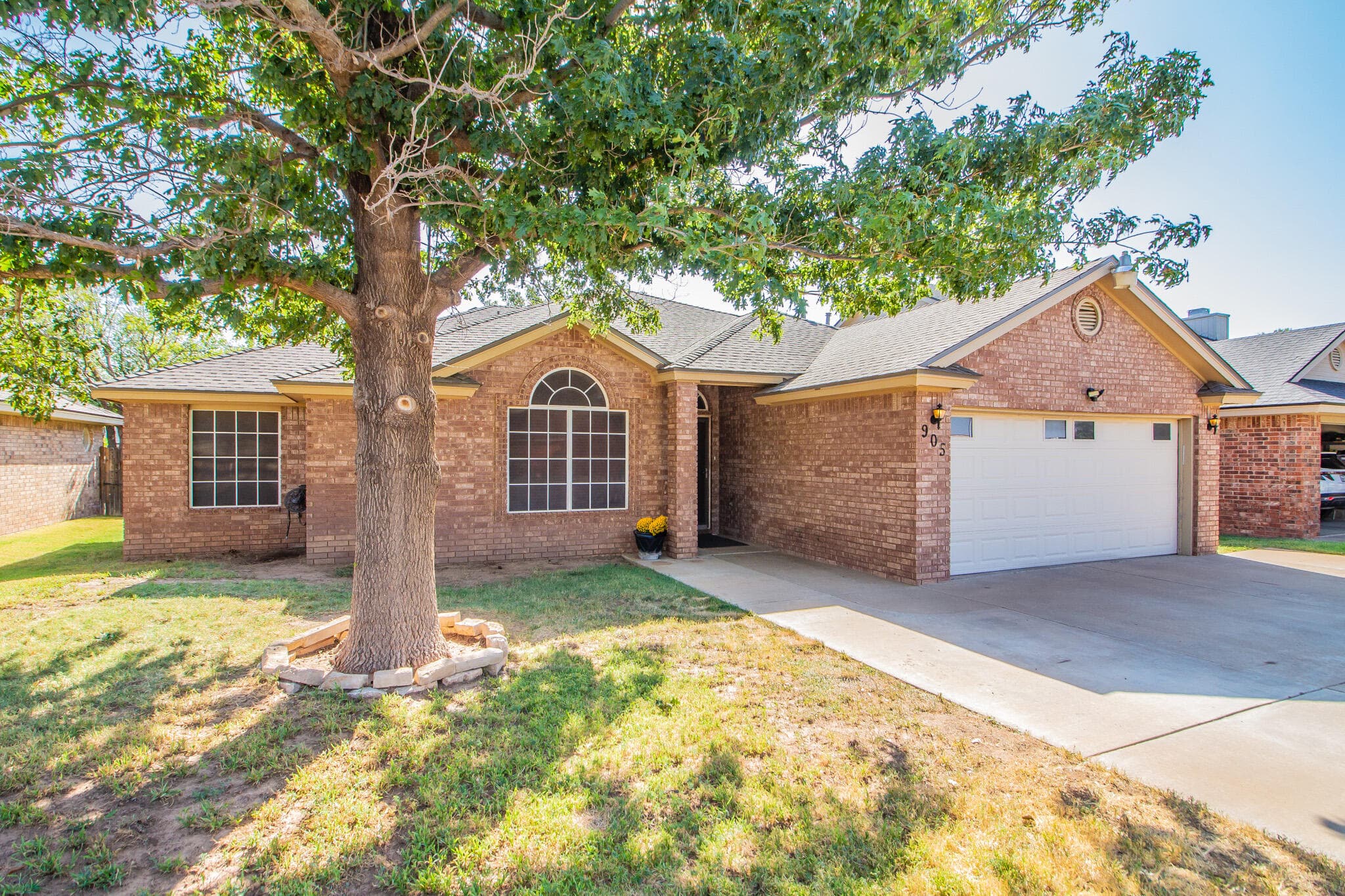 905 Kirby Avenue - Image 1