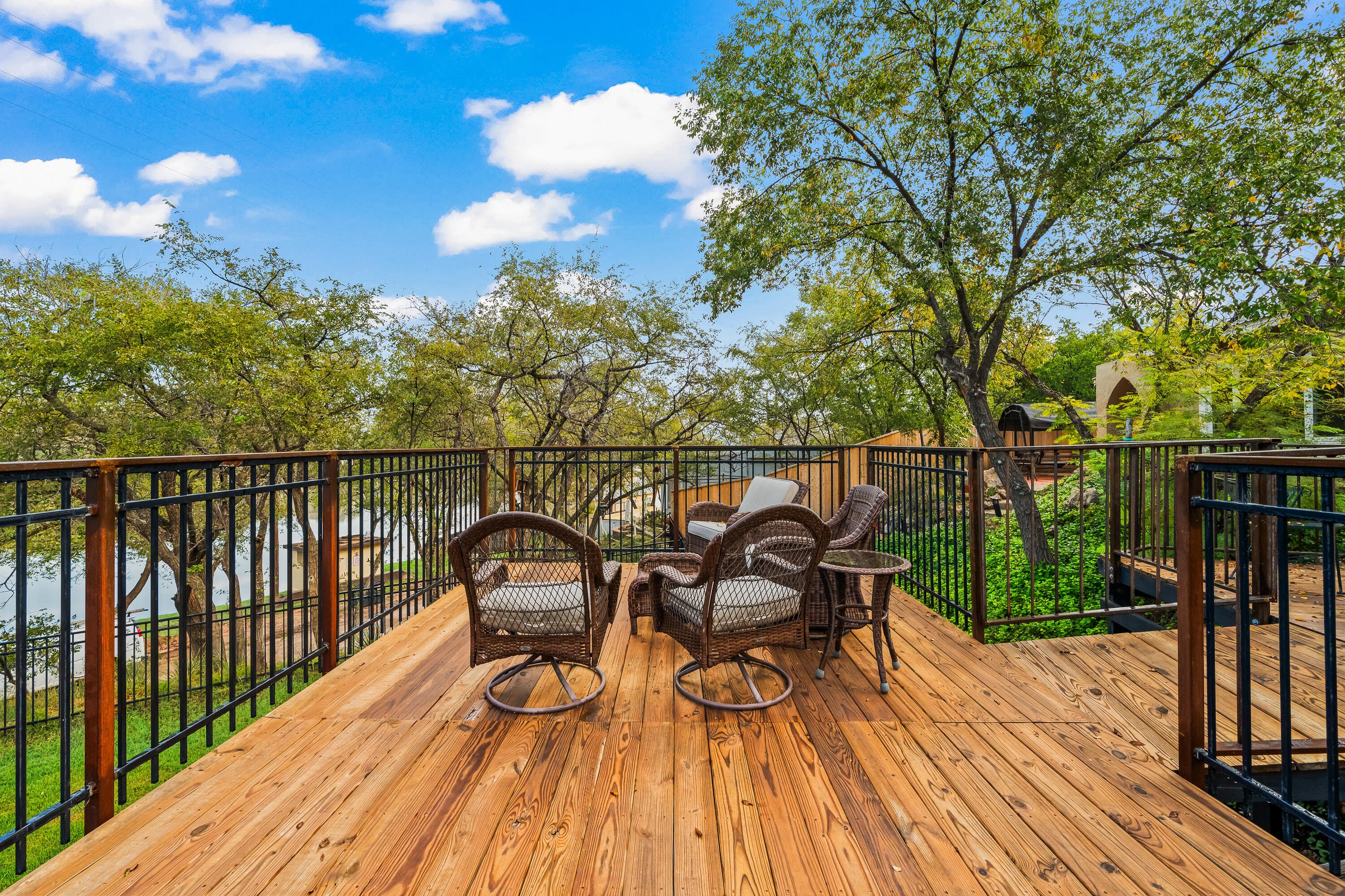 551 Comanche Drive - Image 1