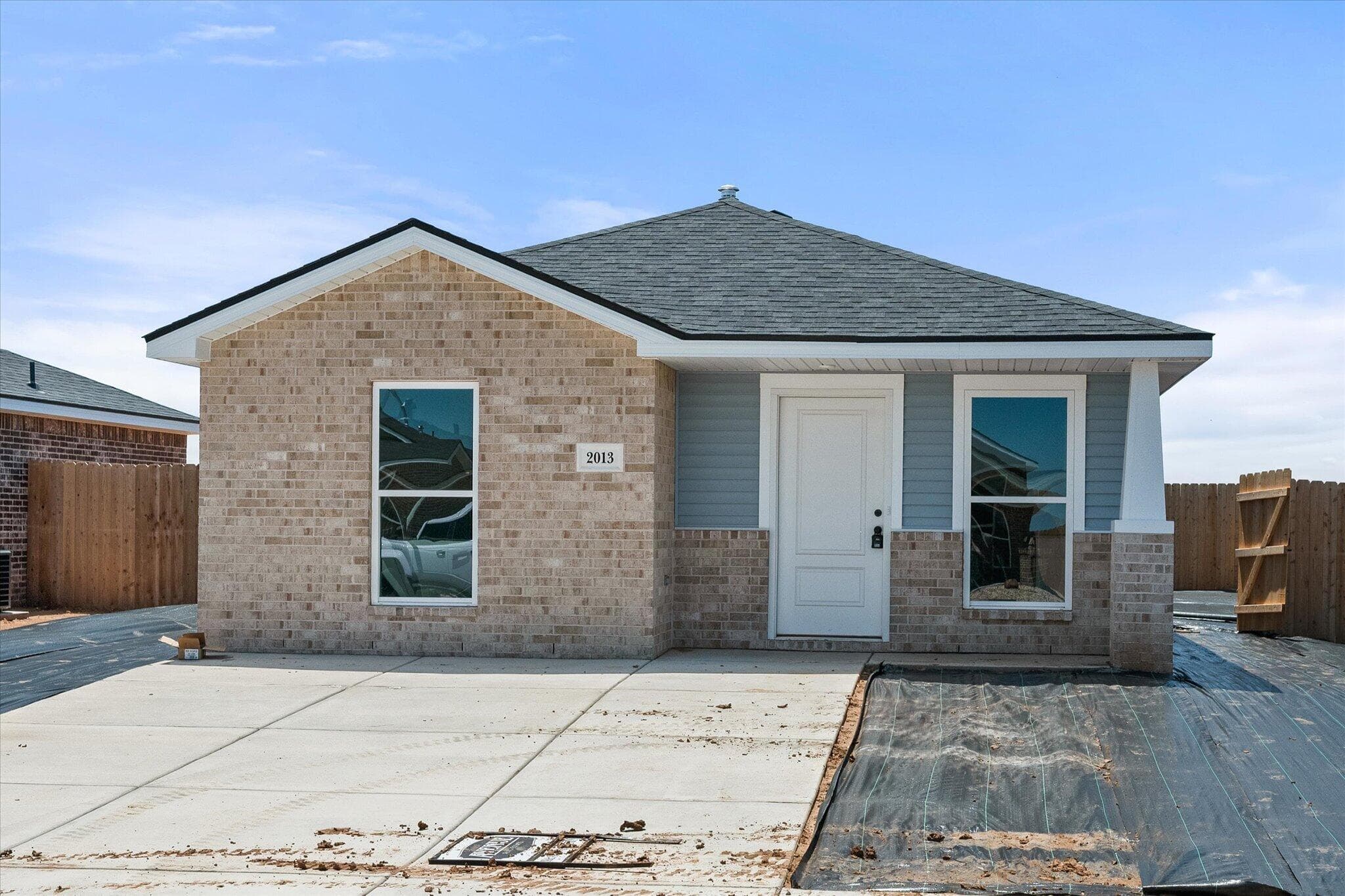 2013 Tractor Avenue - Image 1