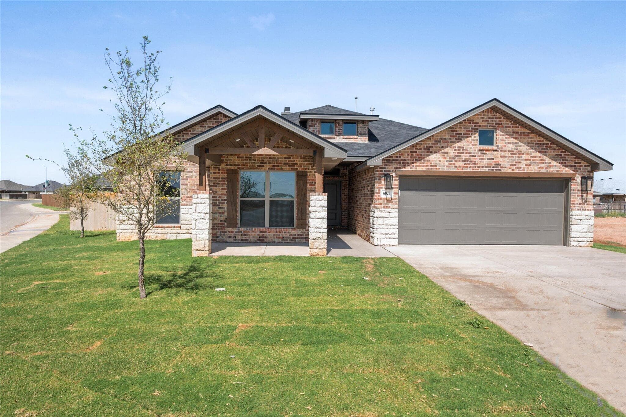 6924 18th Place - Image 1